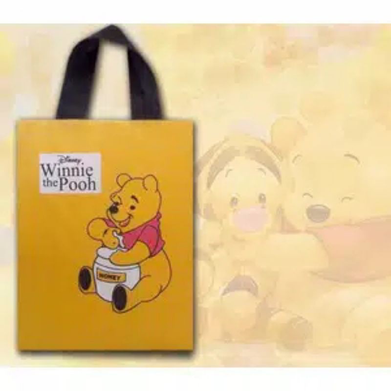 

TAS GOODIE BAG MOTIF WINNIE POOH TOTE BAG