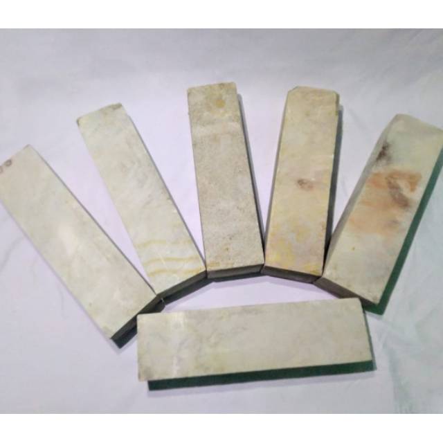 

BATU ASAH ASLI ALAM + BUBBLE WARP 23x6x5cm Grittt 1000
