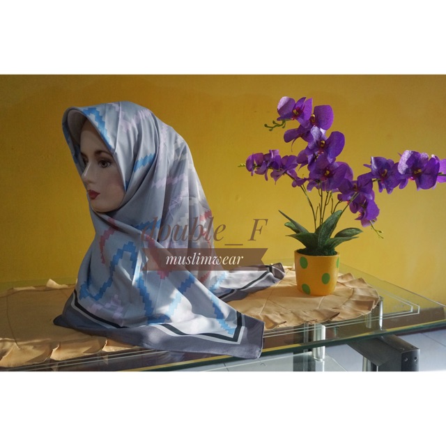 Hijab Segiempat Umama Silk Motif
