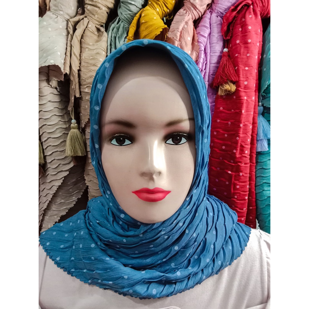 HIJAB SEGI EMPAT PLISKET POLKADOT MODEL TERBARU / JILBAB SEGIEMPAT PLISKET MOTIF POM POM