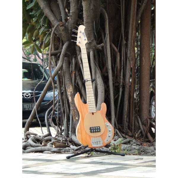 GITAR BASS ELEKTRIK MUSICMAN STRINGRAY MEPPLE FINGERBOARD