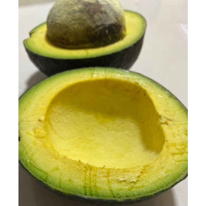 

alpukat mentega premium 1kg (kebun sendiri)