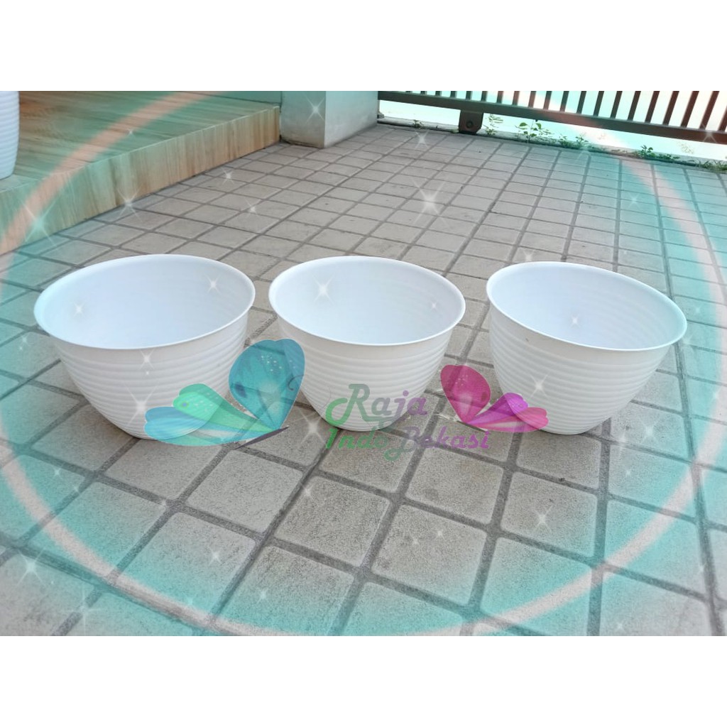 POT GOCCIE 28 PUTIH 23CM MOTIF TAWON Pot Hias Bunga Plastik 23 cm mirip tawon pot tanaman aglonema.