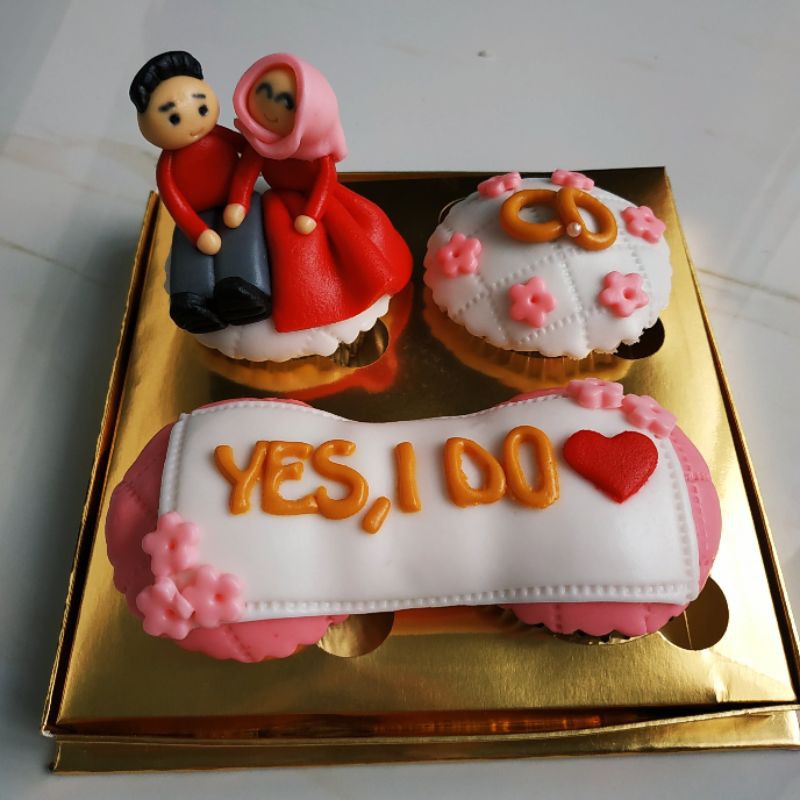 

kue lamaran engagement wedding cupcake fondant