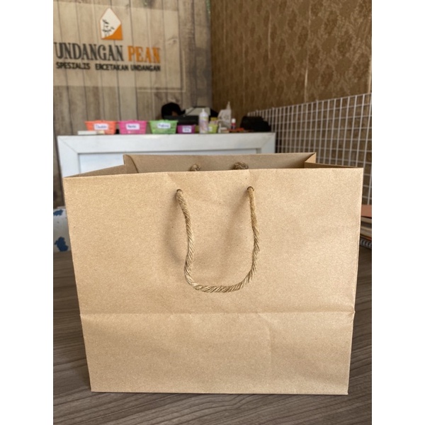 

PAPERBAG BENTO UKURAN 25x18x22 Paper bag polos / Tas kertas belanja / shoping / Kantong Souvenir dan Kue