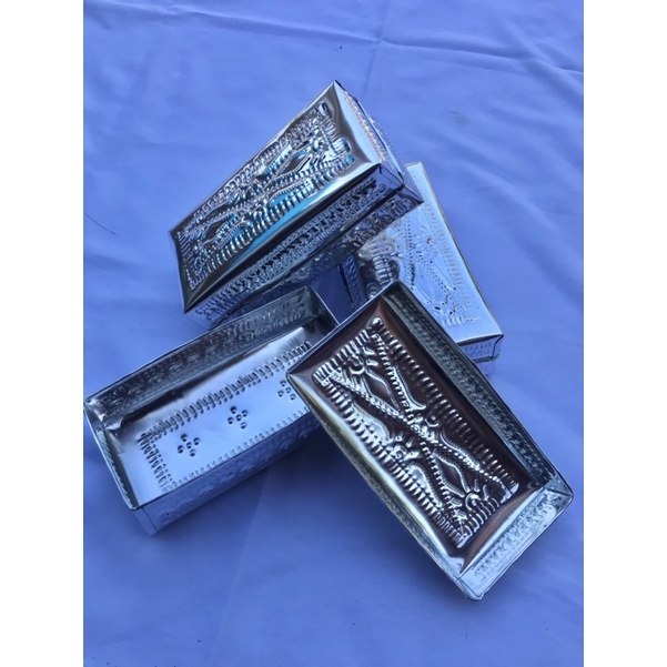 KOTAK TEMPAT BUNGA atau TEMPAT PEMUSPAN , BISA JUGA DIPAKAI MENYIMPAN BARANG KESAYANGAN