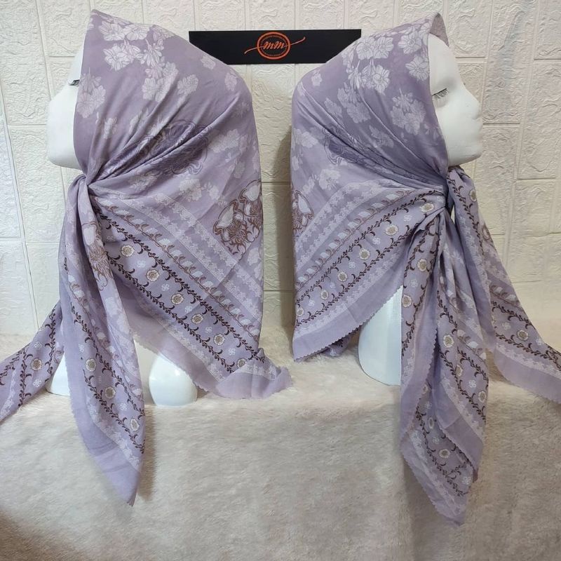 HIJAB SEGI EMPAT VOAL MOTIF NAGITA BUNGA UNGU MUDA KERUDUNG JILBAB