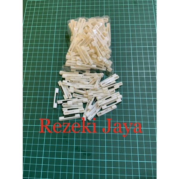 

Peniti Name Tag Peniti Plastik Papan Nama Dada 3.5cm 1 Gross isi 144pcs Kwalitas Bagus IMPORT