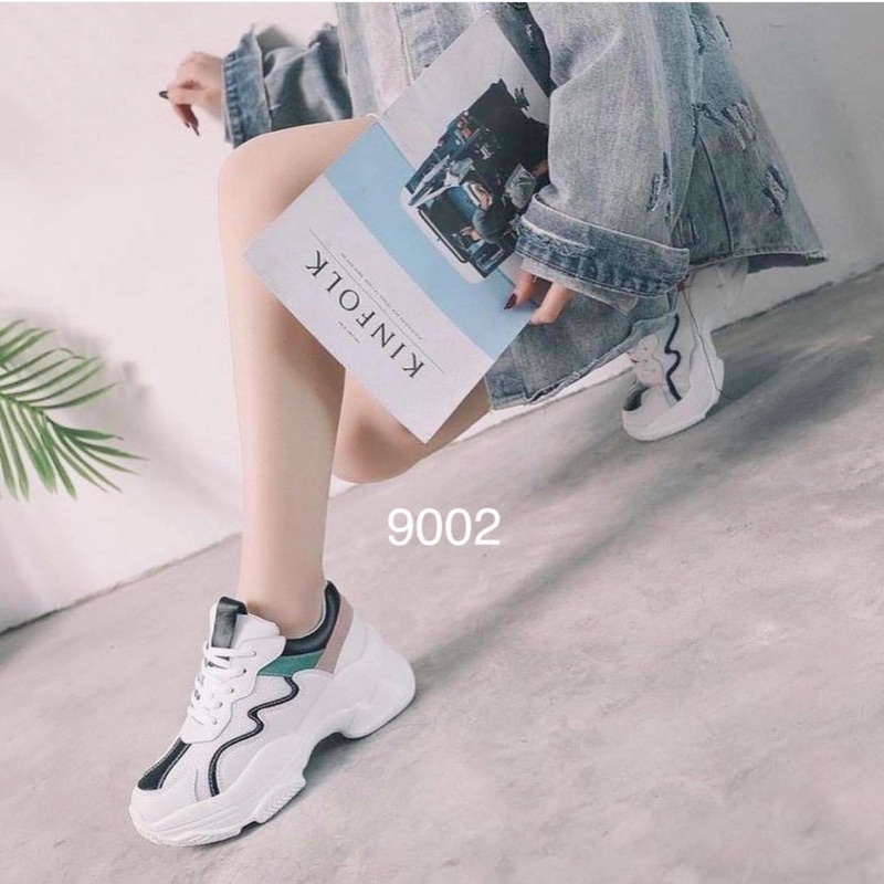 sneakers 9002c size 36,37 tinggi 5cm wanita import realpict