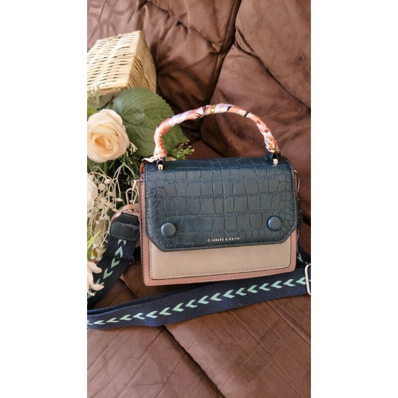 Tas Charles n Keith/Tas Branded/Sling Bag