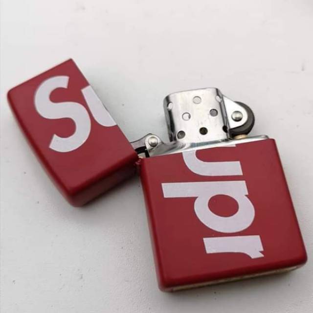 Korek api Zippo supreme