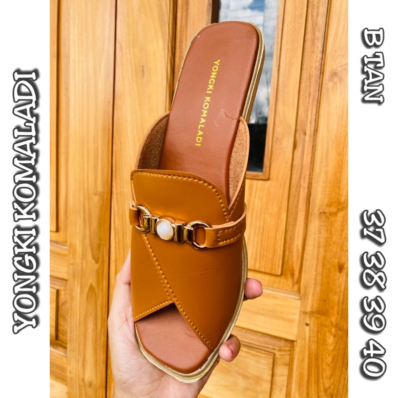 Sandal YongkiKomaladi warna cantik