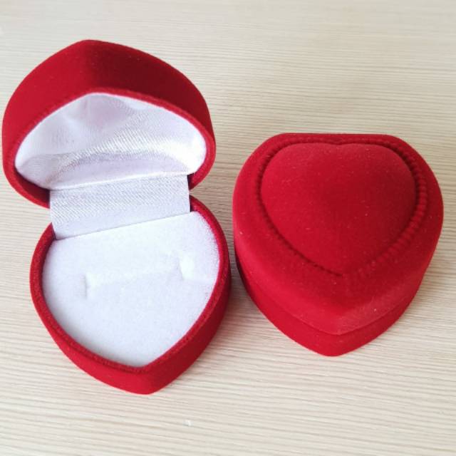 Kotak cincin / tempat perhiasan cincin Love Bahan Brudu import