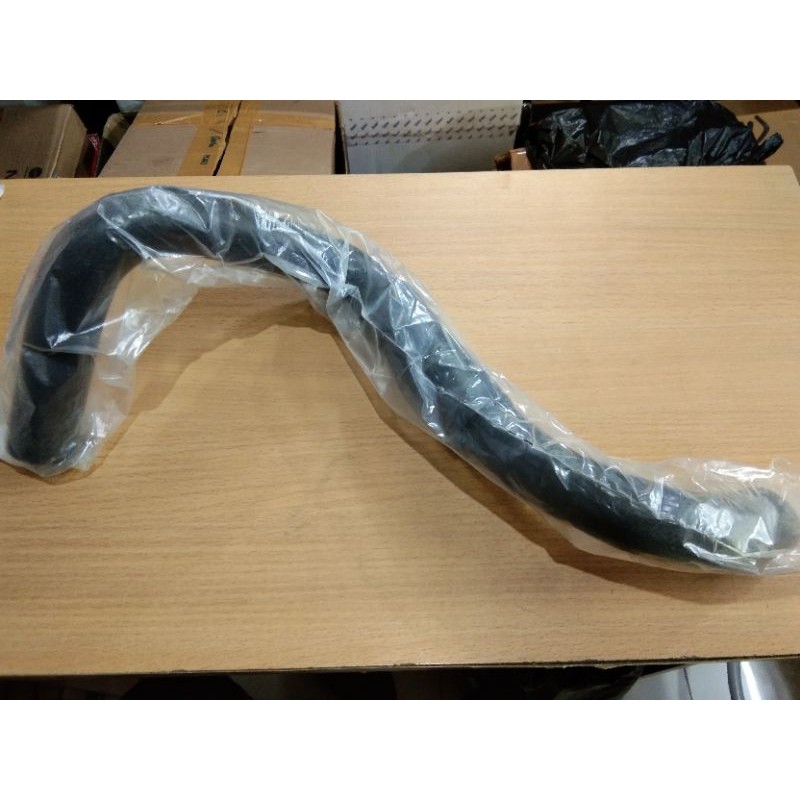 Selang radiator bawah Nissan Terrano