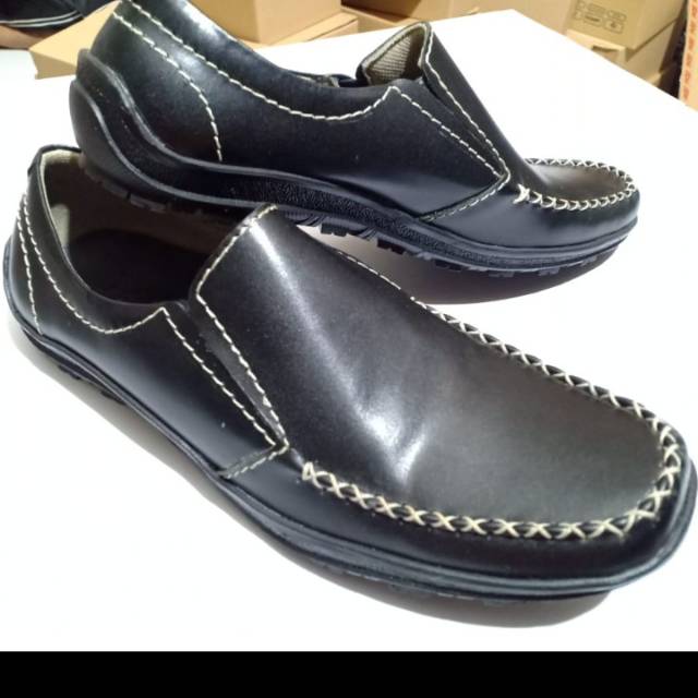 Sepatu pria kantor simple keren terlaris