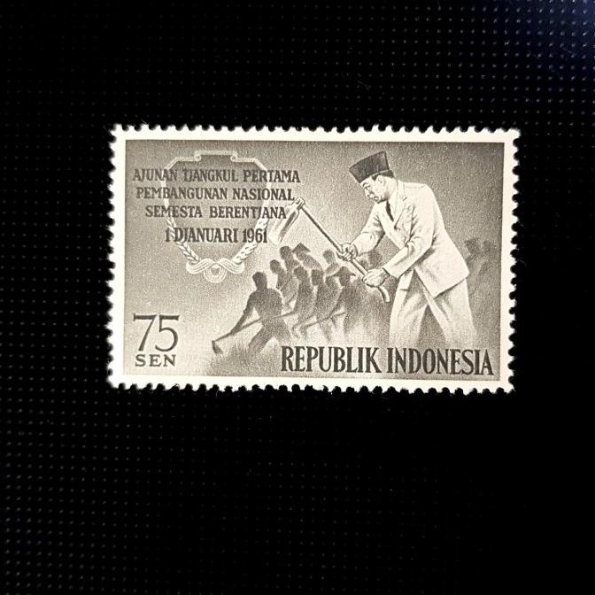 

Promo Awal tahun Perangko/Prangko Indonesia. 1961. Presiden Soekarno. Ayunan Cangkul Promo Awal tahun