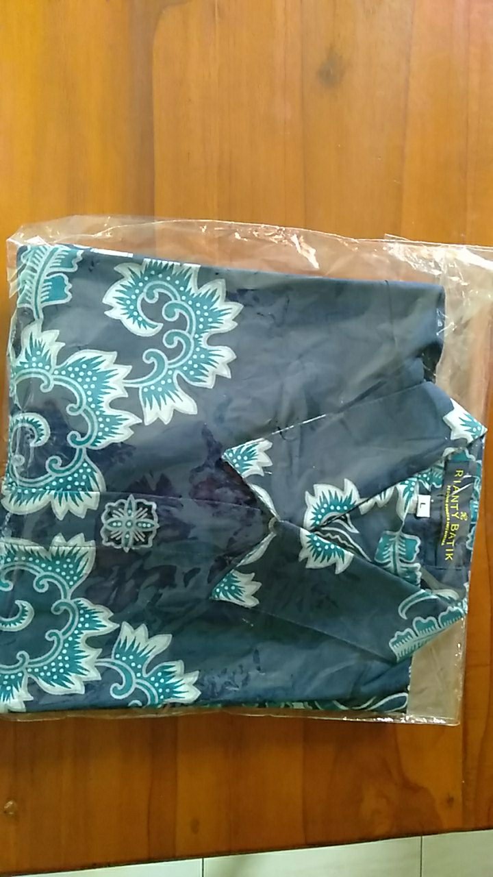 Kemeja Batik Pria Lengan Panjang Rianty Lavio