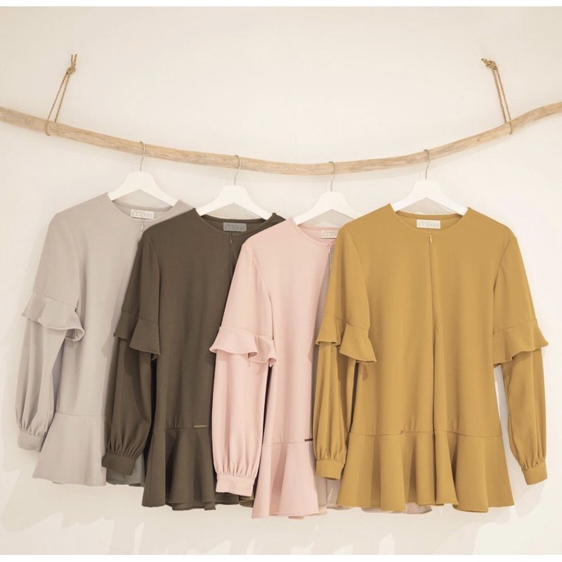 DANDELION KNIT TOP WEARING KLAMBY