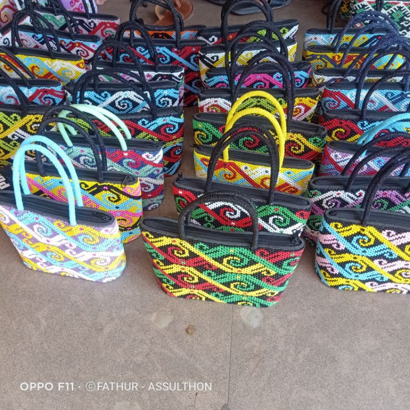 TAS MANIK/TAS KERAJINAN MARTAPURA /MOTIP DAYAK TERLARIS
