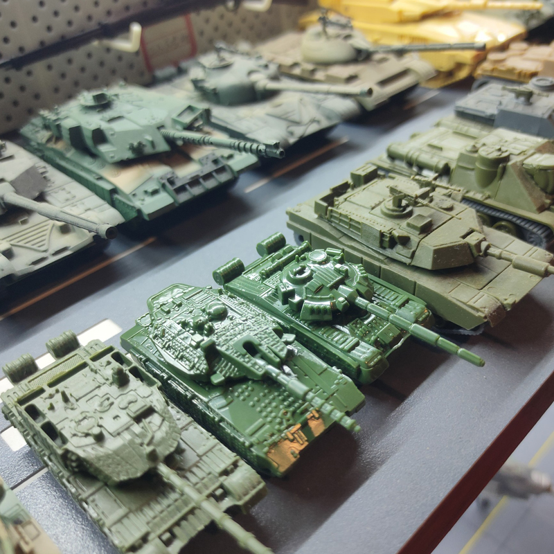 4Pcs Mainan Model Tank Tempur Abrams Mini Tipe 99 M1A2 4D 1 / 144 Untuk Koleksi