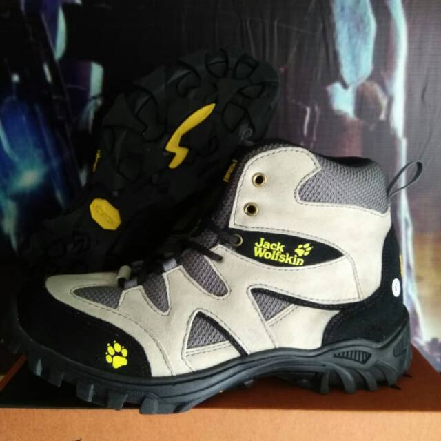 Sepatu gunung jack wolfskin boot pria