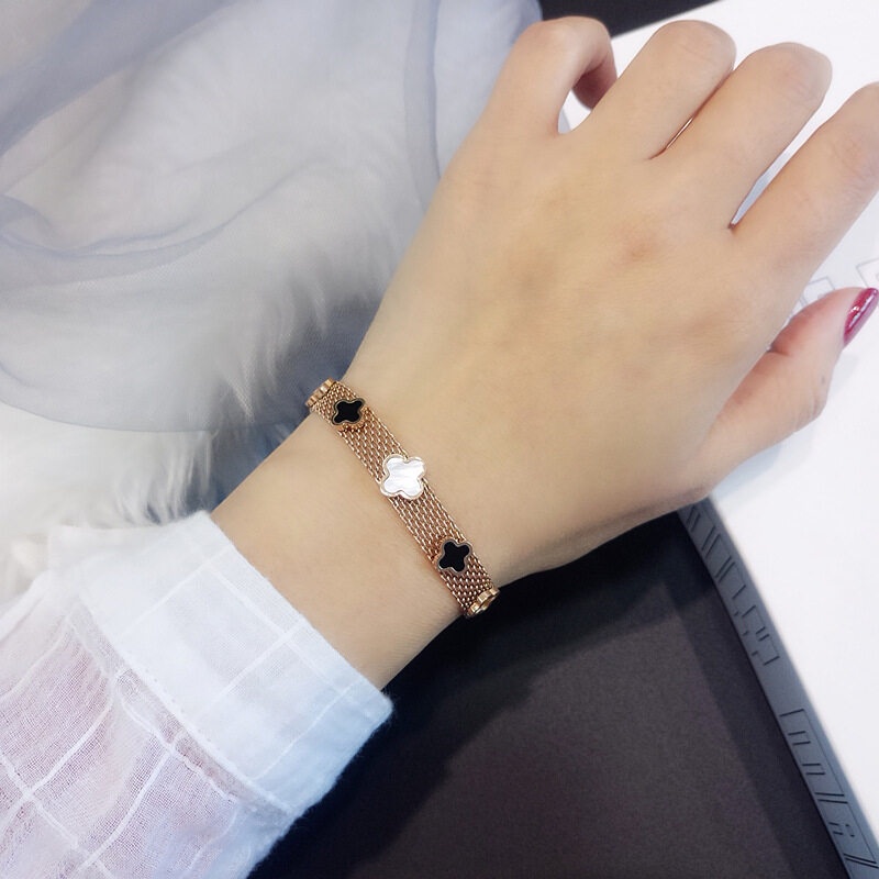 Gelang gepeng bvl clover titanium anti karat