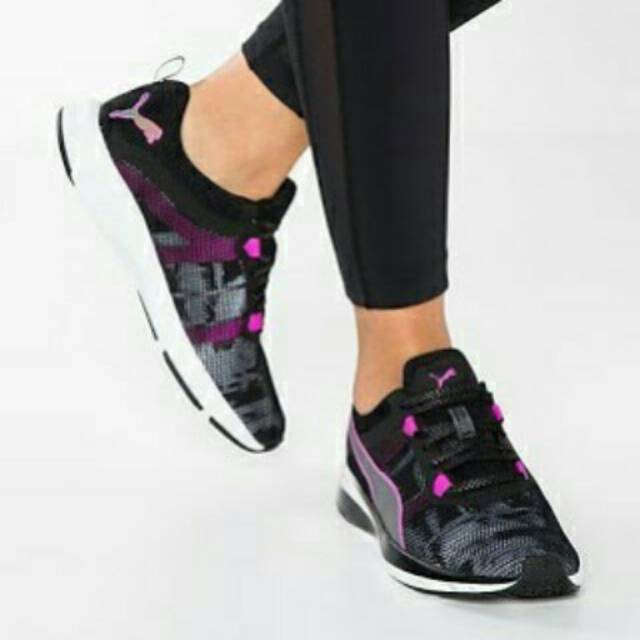 CLOSING SALE --- Original PUMA Pulse Ignite XT Swan Womens Sneakers