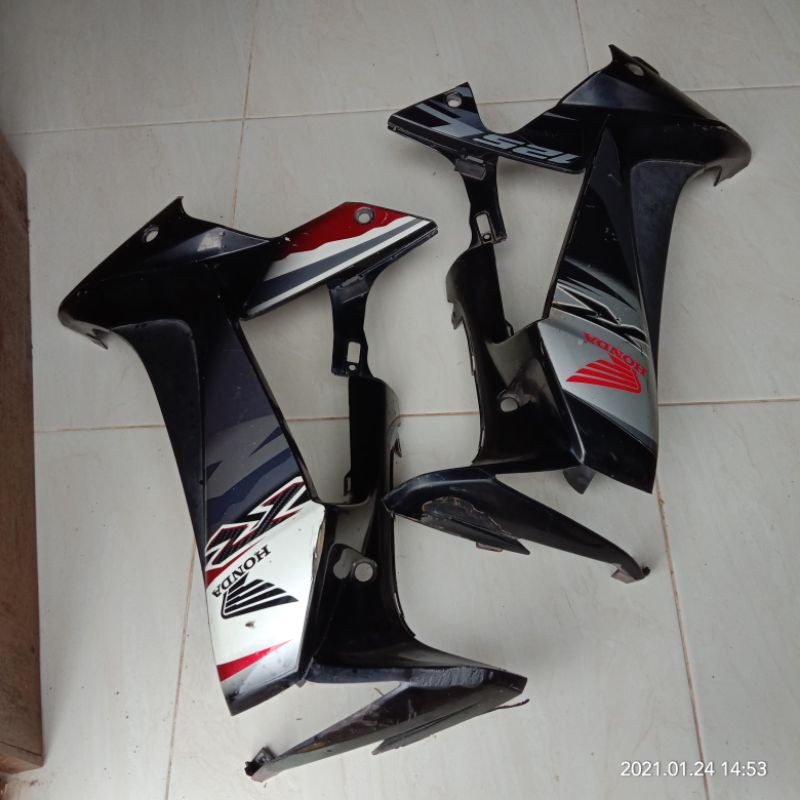 Sayap DepaN Honda Supra X 125 Batman. Original. sekeN bekas copotan motor