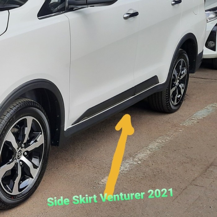 Side Skirt List Body samping bawah Innova Venturer Facelift 2021