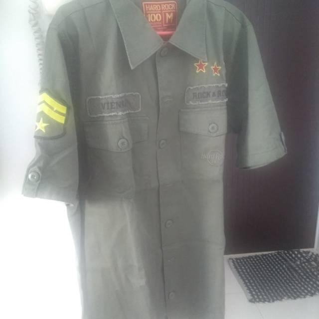 Kemeja Hard Rock Cafe Vienna Austria Army Look Authentic Original Ori Size M Pria