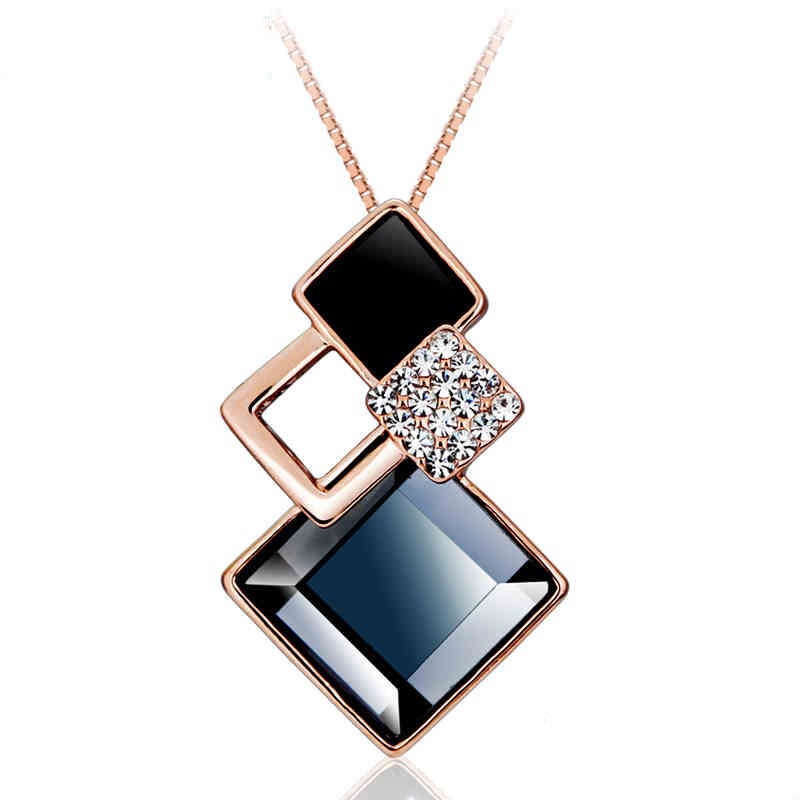 [Ready Stock]Fashion Simple Crystal Necklace Temperament Wild Diamond Pendant