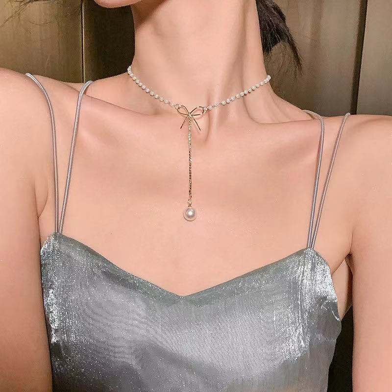 Kalung Choker Rantai Emas Dengan Liontin Pita Hias Mutiarakristal Elegan Untuk Wanita