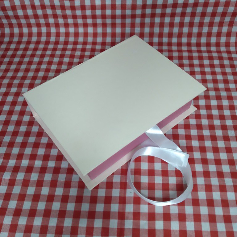 

Git Box // Kotak Kado Custom Ukuran 15x20 tinggi 5cm