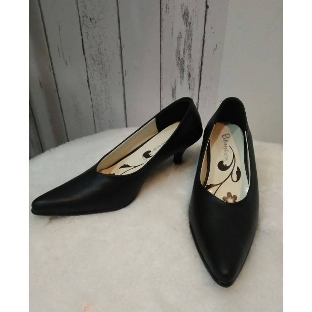 Sepatu kulit hitam sepatu kerja wanita