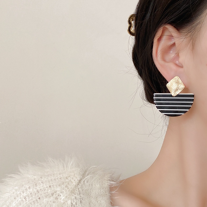 Anting S925 Silver Needle Bentuk Bulat Motif Garis Gaya Retro