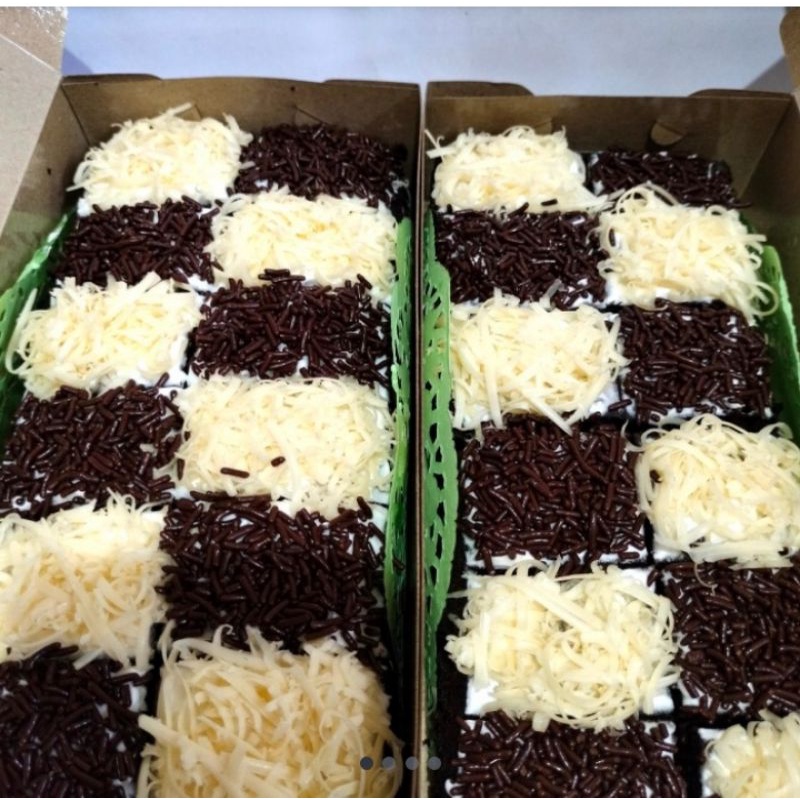 

BROWNIES COKLAT KUKUS ukuran 22cmx10cmx7cm