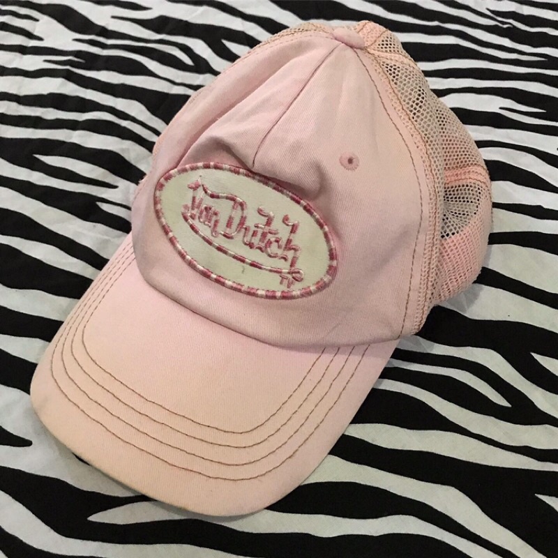 Topi Von Dutch pink trucker hat