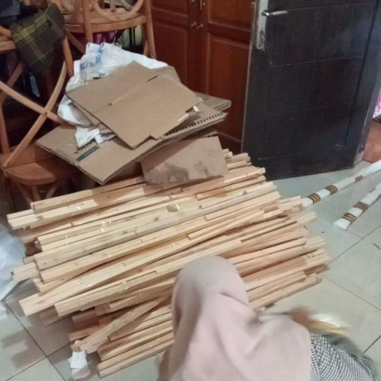 

(Z9G4) ⭐️ Wooden Easel 120cm /Standing Poto Kayu Tripod //Diskon@promo