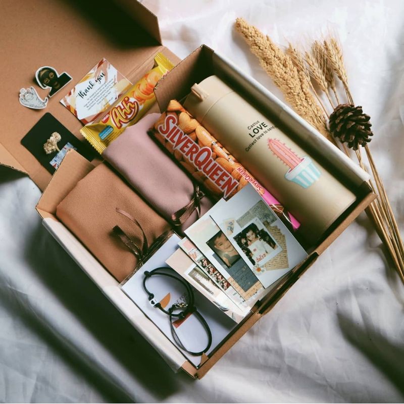 

GIFT BOX MURAH | GIFT BOX HIJAB, BOTOL, COKLAT, GELANG