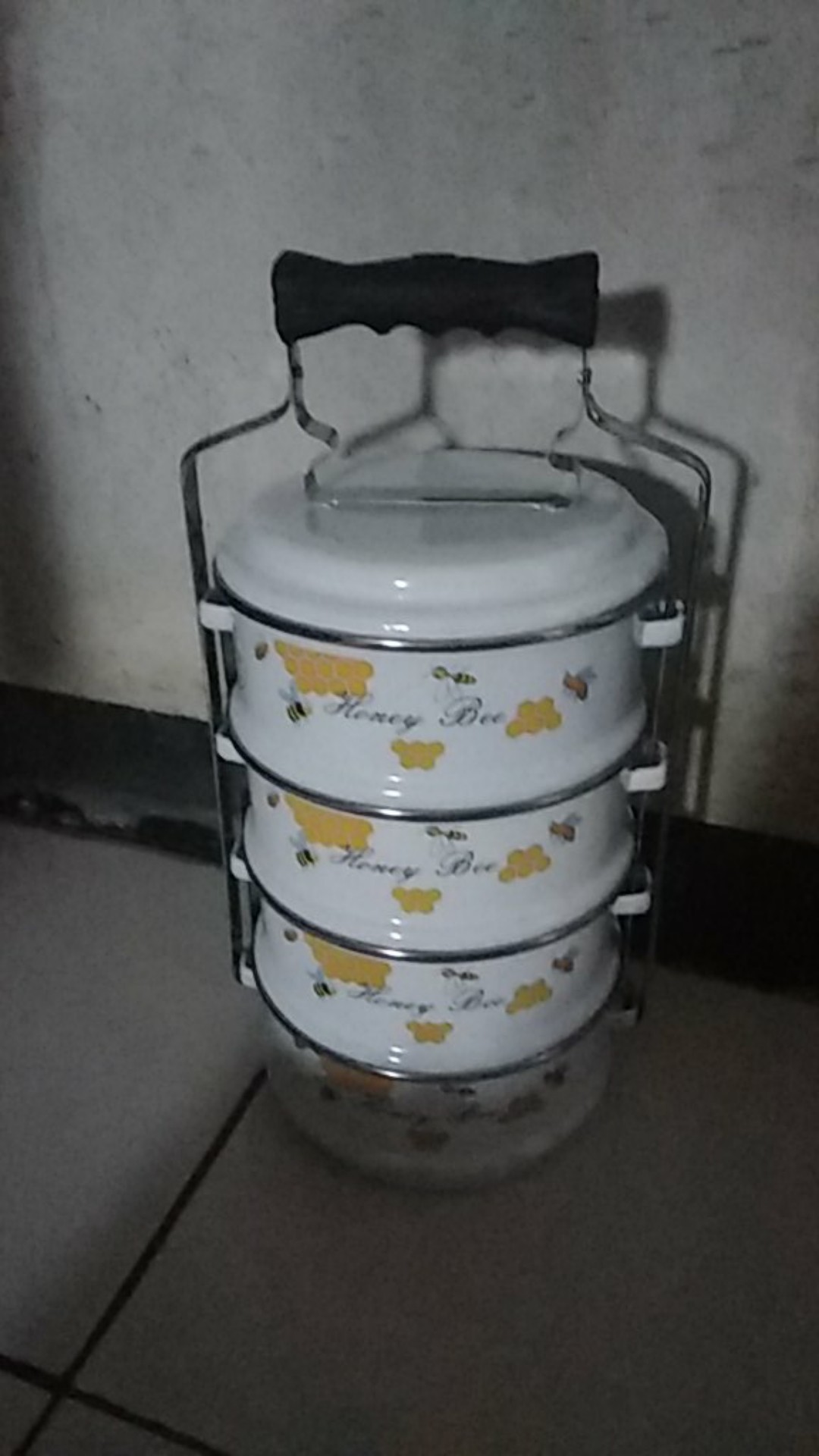 Rantang Enamel 16 Cm / 4 Susun