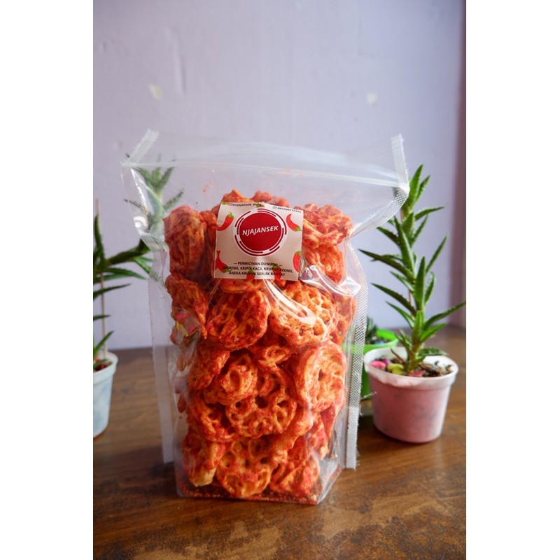 

KRUPUK SEBLAK MAWAR BANTAT - KERUPUK SEBLAK MAWAR BANTAT 180gr