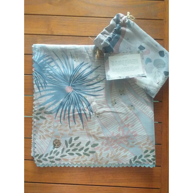 Rium Scarf in Kaolin by Iskanti (new) SALE SALE