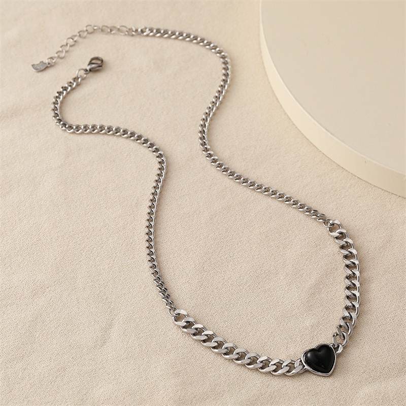 Kalung Liontin Hati Hitam Bahan Titanium Steel Gaya Hip-Hop Untuk Wanita