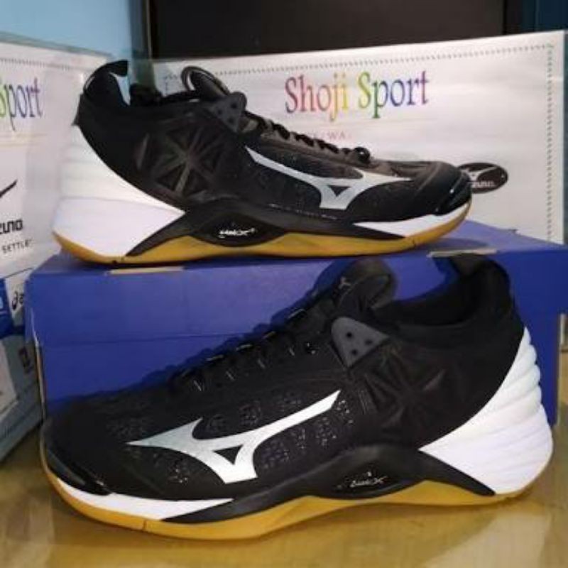 Mizuno Wave Momentum Low Volleyball Sepatu Olahraga