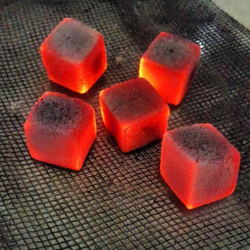 Briket Arang Batok Kelapa Cube 1kg Awet dan Tahan Lama