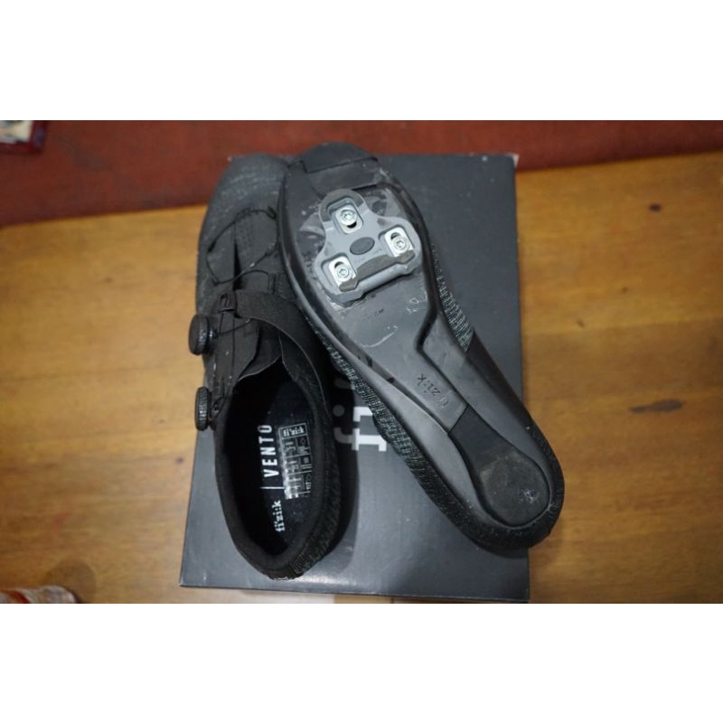 Sepatu cleat Fizik Vento Infinito Knit