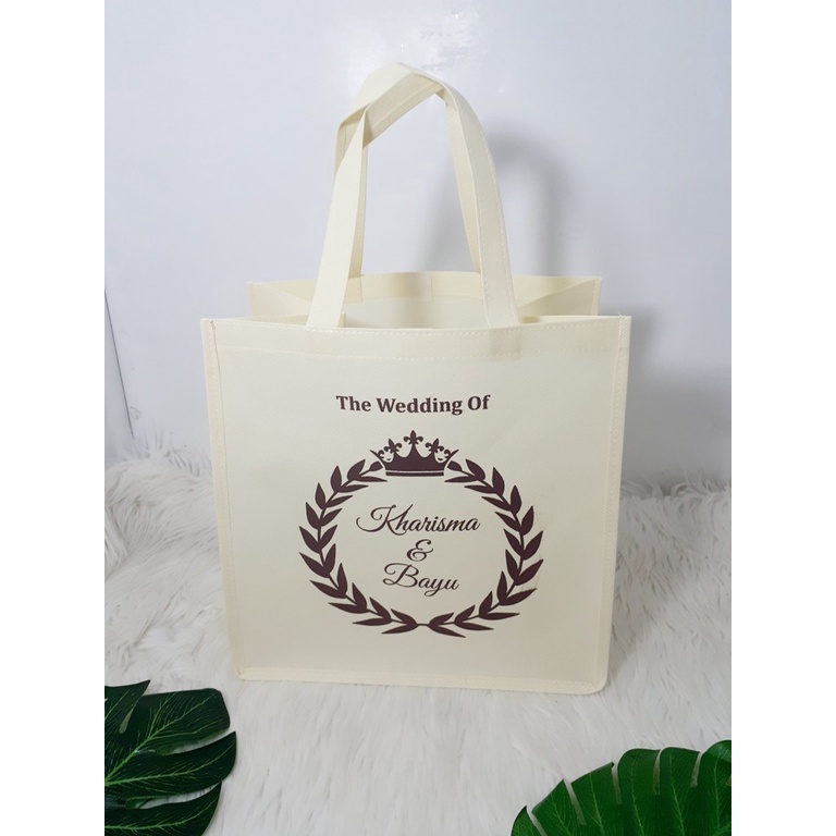 

Goodie Bag Pernikahan Kotak Sablon Custom Nama