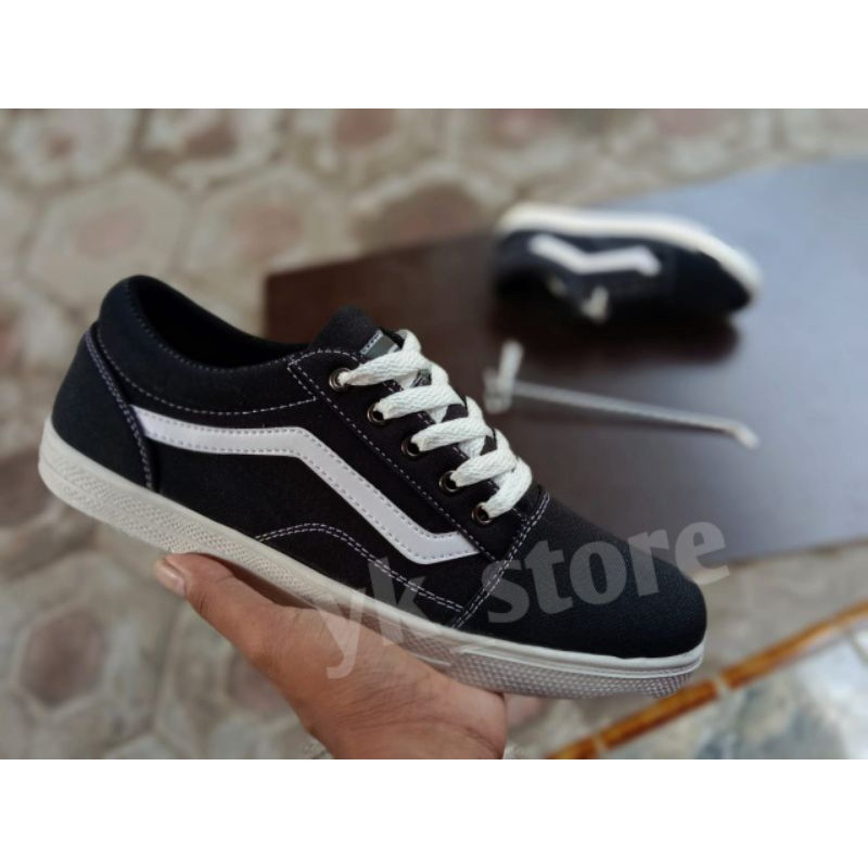 Sepatu Casual VANS OLD Pria atau Wanita