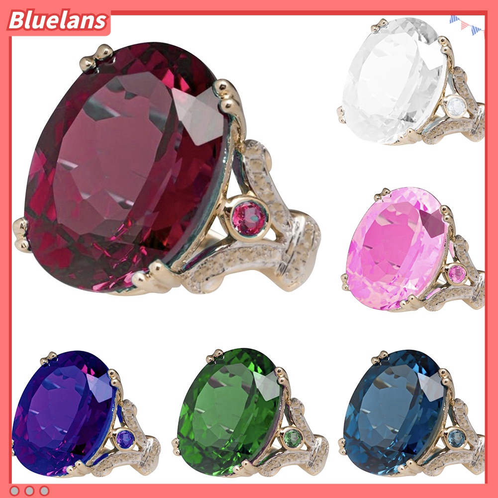 Cincin Jari Wanita Model Hollow Aksen Topaz Imitasi Besar Untuk Pesta Pernikahan