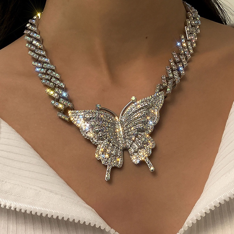 Kalung Rantai Liontin Kupu-Kupu Besar Aksen Kristal Berlian Imitasi Gaya Hip Hop Untuk Wanita